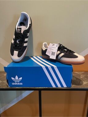 NWT, adidas Samba Trainers in Black, White & Gum. US size 8, UK size 6.5